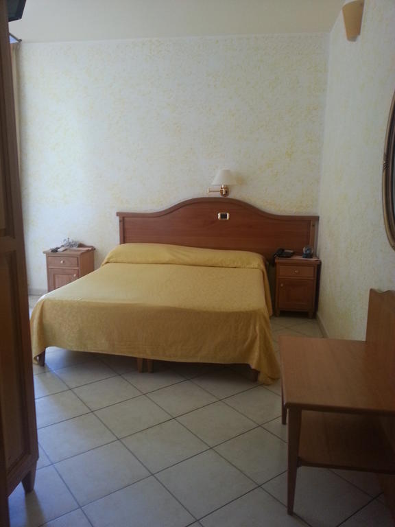 Hotel Mistef Falerna Rum bild
