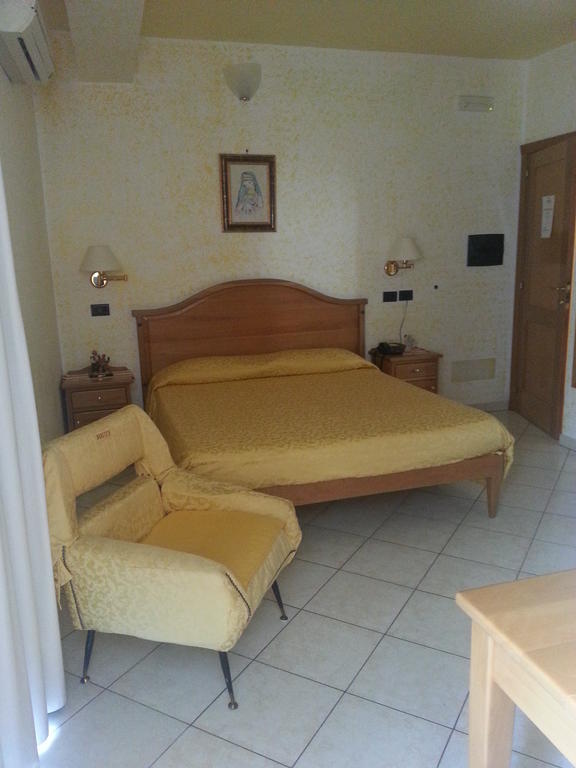 Hotel Mistef Falerna Rum bild